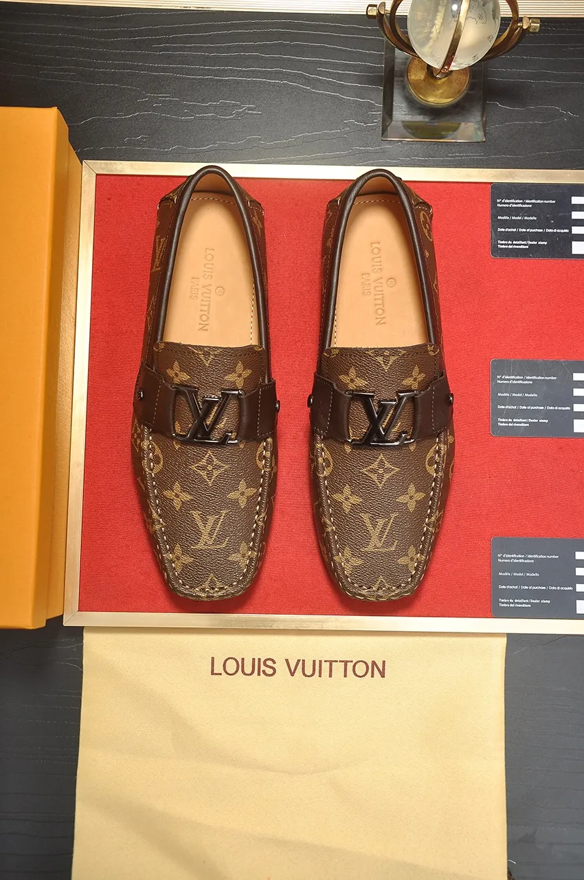 Men's men's shoes 💰420💶 [LV Doudou shoes] (water-dyed cowhide lining) new model is on the market, available on the official website. The new Doudou shoes are processed into single-color materials, and the uppers are made of imported cowhide material. The body of the shoe is fully hemmed with mark thread, and is lined with imported original cowhide leather. The elegant shoe shape is super suitable for all-matching, and the size is 38-44.